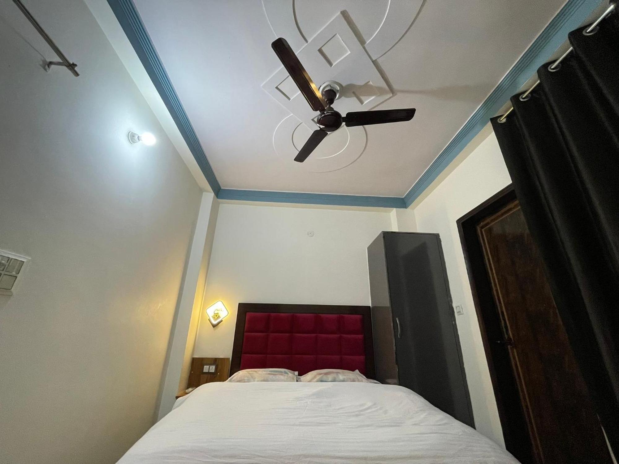 2bhk Manipal Hospital Delhi Apartment *
